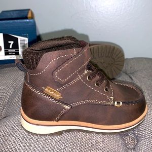 Brown Magellan boots for a boy or girl😊